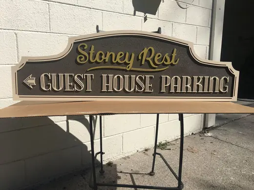 Stoney Rest Guest House parking directional sign