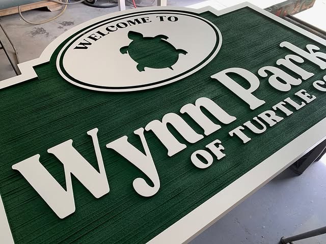 Wynn Park Green White Community Sign